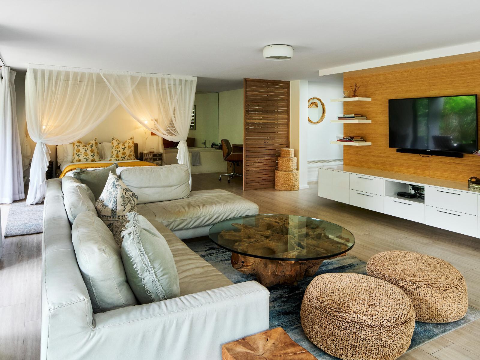 Garden Retreat Suite lounge with art wall