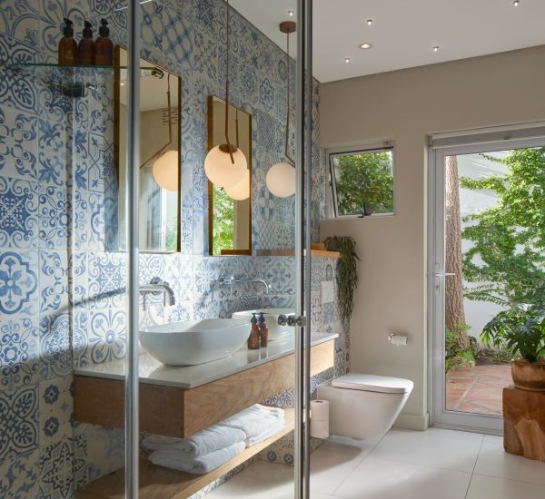Raw Africa Boutique Collection_Spanish Farm_Guest Lodge_Bathroom_02